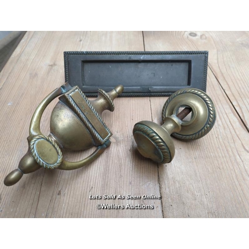 68 - Set of front door brass door furniture. Letterplate 25.5cm x 8cm. Reeded door pull. Urn door knocker... 