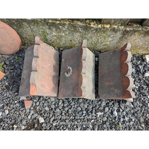 7 - 15 shaped curb bricks and three decorative ridge tiles