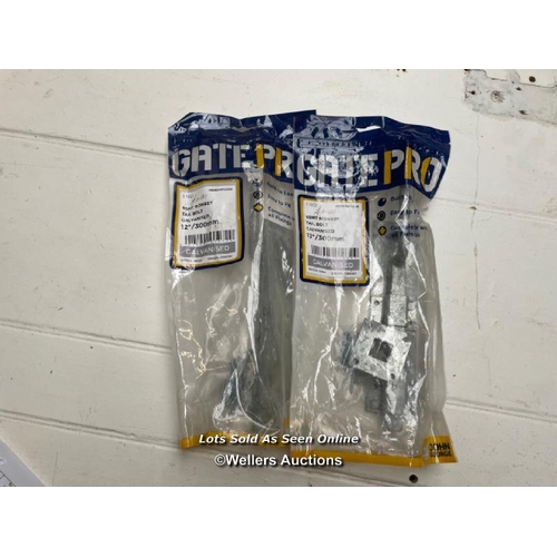 164 - 8 safety gate hook on chain and eye and 3 gate bolts