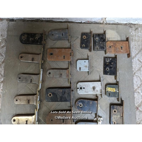 187 - 23 reclaimed internal mortice locks, no receivers