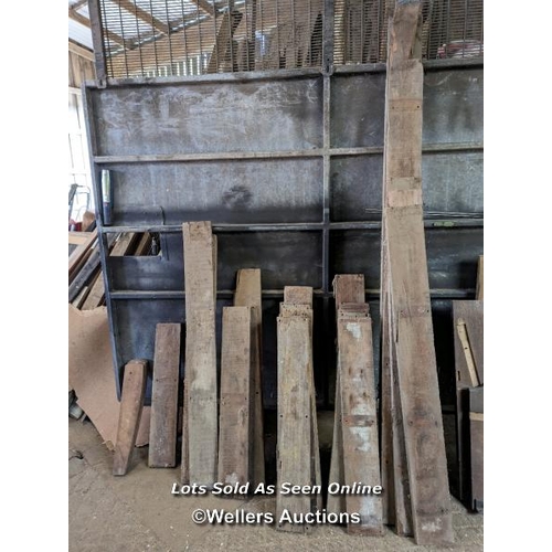 220 - Parcel of hardwood, possibly teak/mahogany 30 pieces from 14cm x 3.5cm x 90cm to 14.5cm x 3.5cm x 21... 