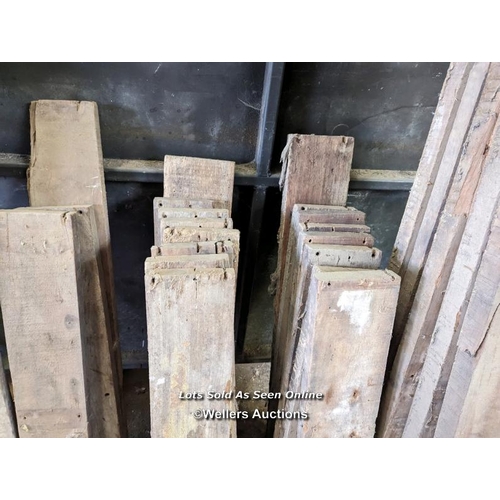 220 - Parcel of hardwood, possibly teak/mahogany 30 pieces from 14cm x 3.5cm x 90cm to 14.5cm x 3.5cm x 21... 