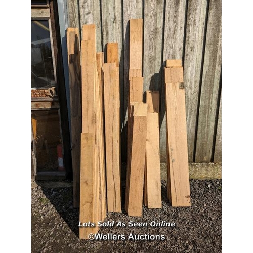 221 - Batch of re-sawn oak floorboards, all 2.2cm thick, widths from 11cm to 19cm, lengths from 1.3m to 1.... 