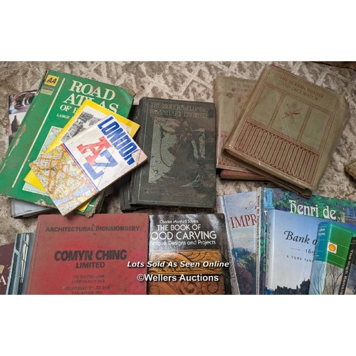 231 - 26 books on Antiques, architecture, buildings and maps