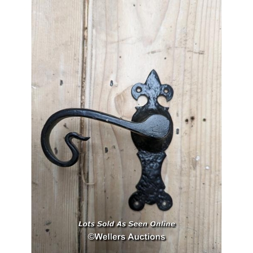 233 - 3 pairs of new Ludlow cast iron lever handles plus shop display handle.