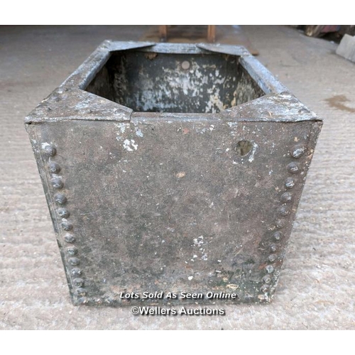 249 - Small galvanised water tank/planter. 58cm x 39cm x 39cm H