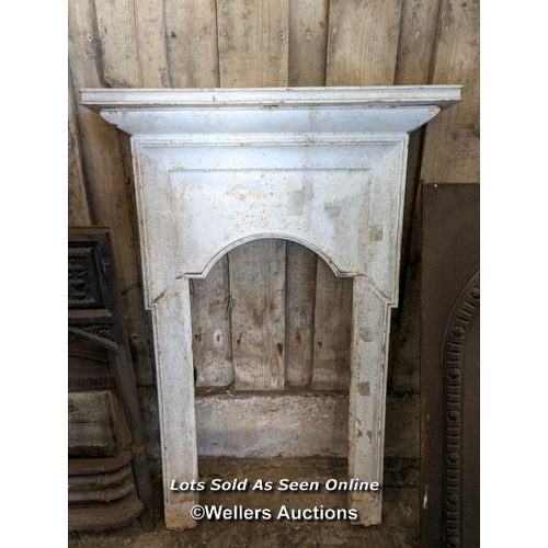 261 - 4 cast iron fireplaces for restoration inc small surround with 74cm wide mantel, insert for tiles 94... 