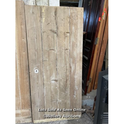 281 - 3 stripped pine plank cottage style doors. Sizes 60cm x 173cm. 79cm x 177cm. 79cm x 171cm