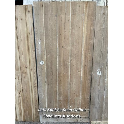 281 - 3 stripped pine plank cottage style doors. Sizes 60cm x 173cm. 79cm x 177cm. 79cm x 171cm