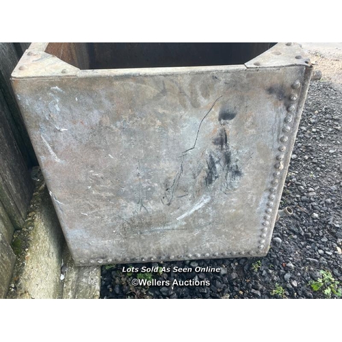 304 - A galvanised water tank or planter. 57cm x 60cm x 74cm