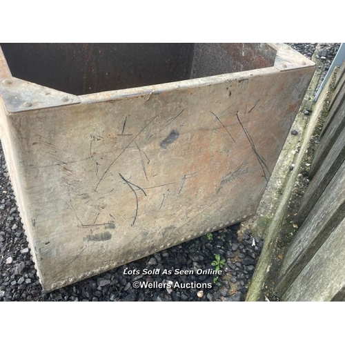 304 - A galvanised water tank or planter. 57cm x 60cm x 74cm