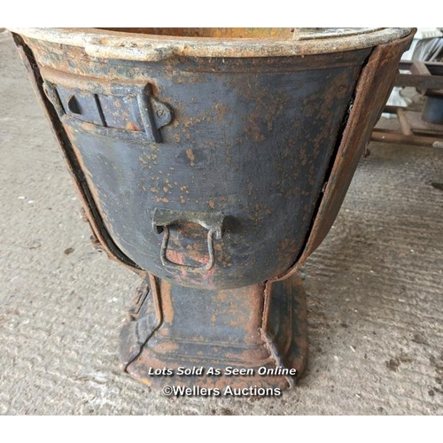 336 - An interesting garden feature. A large cast iron washer. The swinton copper. 77cm H x 69cm DIA at it... 