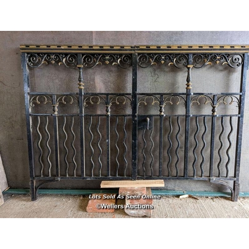 340 - A pair of very good quality Victorian offertory gates. Handmade with lovely details. C1897. Full pro... 