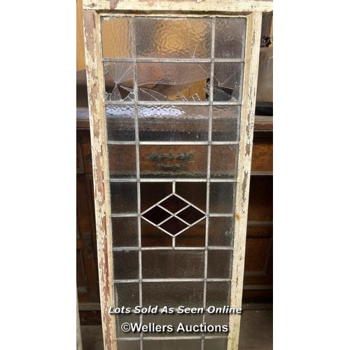 1005 - 4X MATCHING STAINED GLASS WINDOWS WITH WOODEN FRAMES, LARGEST 61CM (H) X 130CM (W), FOR RESTORATION