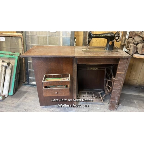 1017 - VINTAGE SINGER SEWING MACHINE WITH DROP-LEAF CABINET, SERIAL NO: Y9489677, 76CM (H) X 57CM (W) X 44C... 