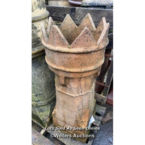 1039 - 2X CROWN TOP CHIMNEY POTS, LARGEST 104CM (H) X 32CM (DIA)