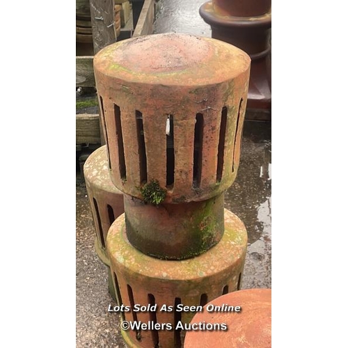 1075 - 5X VARIOUS VERTICAL VENTED CHIMNEY COWLS, SAMPLE SHOWING IN IMAGE, 36CM (H) X 26CM (DIA)