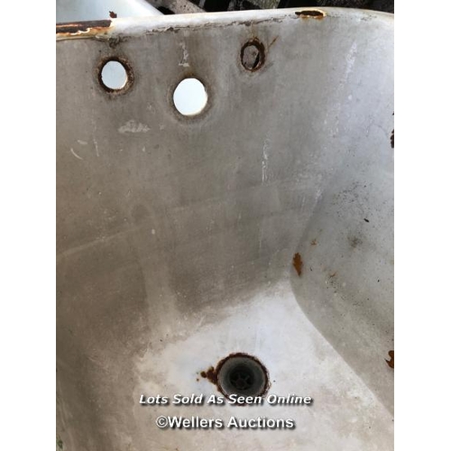 1284 - VINTAGE CAST IRON BATH TUB, WITHOUT FEET, 160CM (L) X 68CM (W) X 48CM (H)