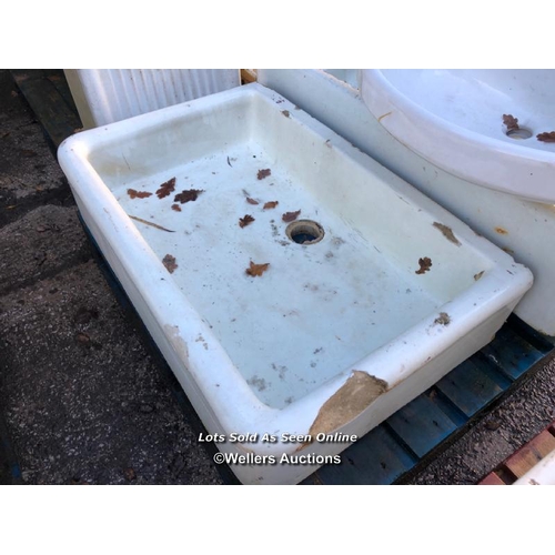 1294 - 3X ASSORTED SINKS INCLUDING A VERY LARGE BELFAST SINK, 25CM (H) X 108CM (L) X 53CM (W)