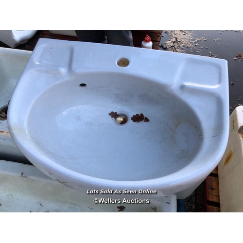 1294 - 3X ASSORTED SINKS INCLUDING A VERY LARGE BELFAST SINK, 25CM (H) X 108CM (L) X 53CM (W)