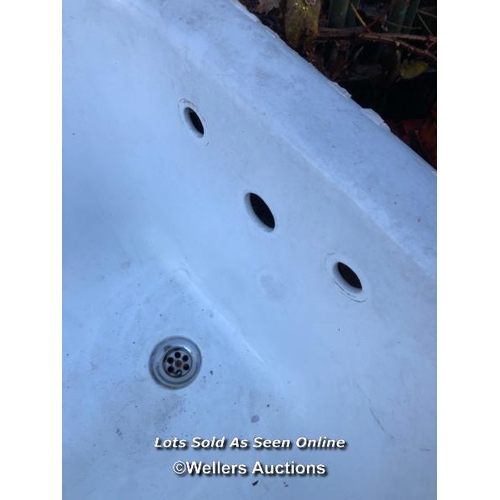 1296 - VINTAGE CAST IRON BATH TUB BY BRITTON MADE, 166CM (L) X 71CM (W) X 56CM (H), WITH ALL FOUR FEET