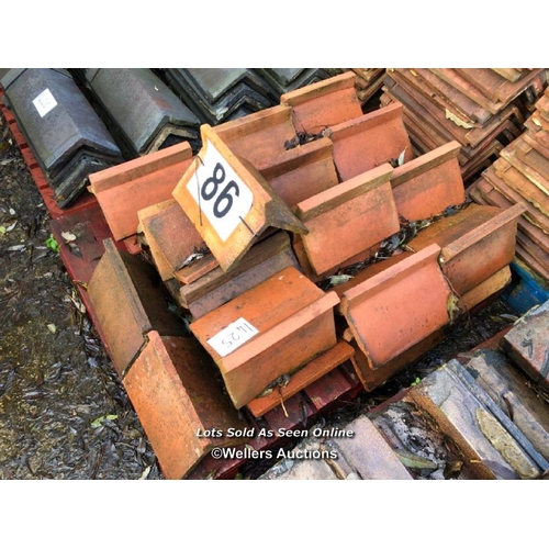 1425 - PALLET OF APPROX. 41X RED RIDGE TILES, 95� ANGLE