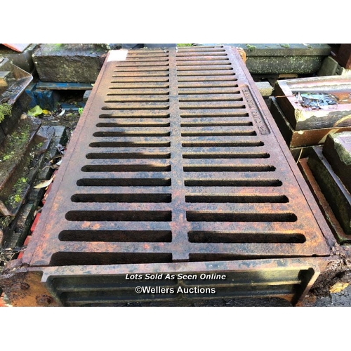 1439 - 3X CAST IRON GRIDS