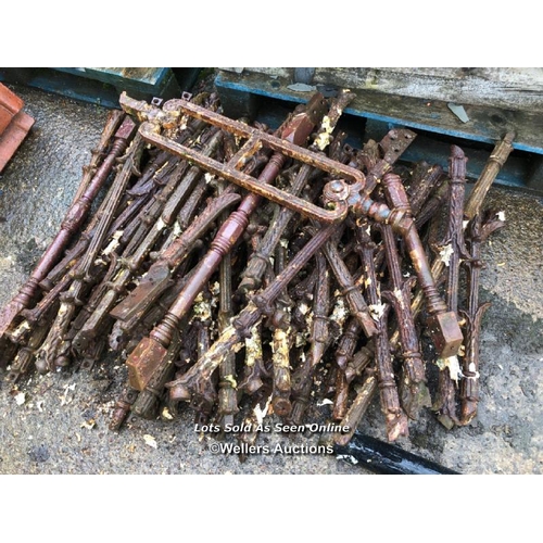 1510 - LARGE SELECTION OF MOSTLY MATCHING VICTORIAN CAST IRON BALUSTRADE SPINDLES, APPROX. 82CM (L)