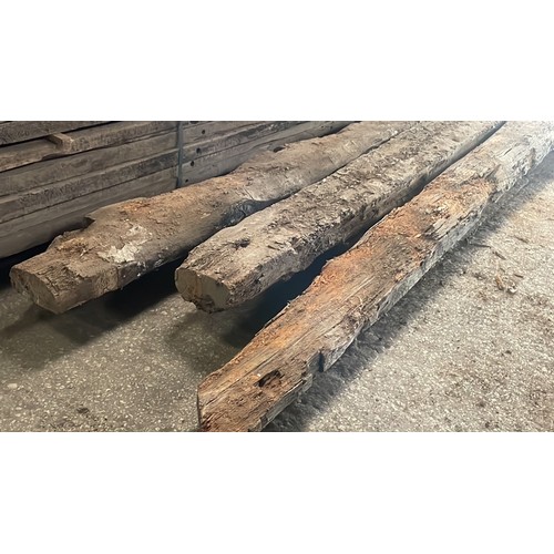 1490 - 3X UNFINISHED RUSTIC OAK BEAMS, LARGEST APPROX. 520CM (L), SEE EXAMPLE OF FINISHED PIECE IN LOTS 106... 