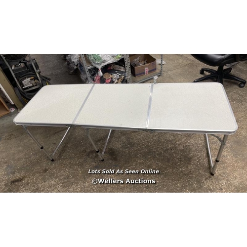 4022 - 6FT FOLD UP TABLE / SIGNS OF USE