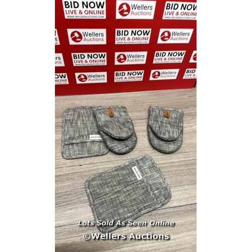 4065 - KITCHENAID CHAMBRAY 4 PACK POT HOLDER AND MINI MITT SET / MINIMAL SIGNS OF USE / D28