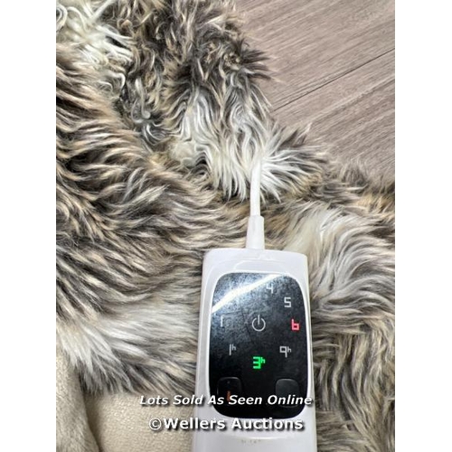 4096 - FAUX FUR HEATED THROW (120 X 160) / POWERS UP / SIGNS OF USE / D24