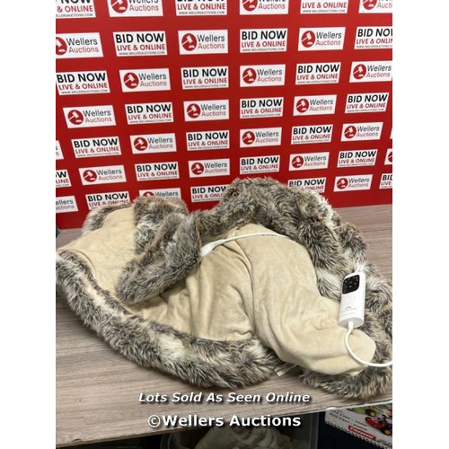 4096 - FAUX FUR HEATED THROW (120 X 160) / POWERS UP / SIGNS OF USE / D24