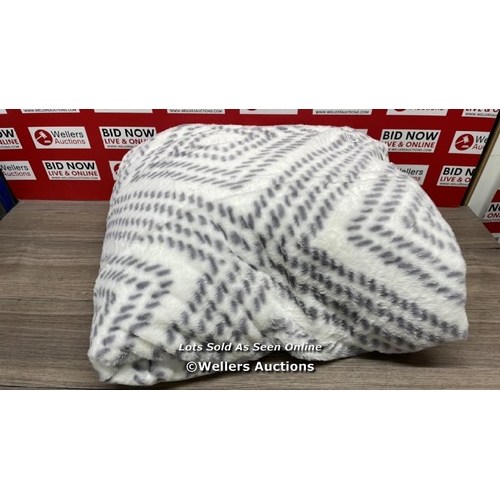 4111 - FAUX FUR SHERPA BLANKET - 98X92 / APPEARS NEW   / B17