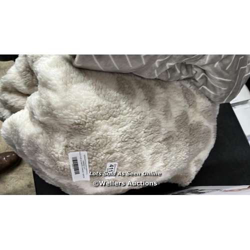 4112 - FAUX FUR ULTIMATE THROW - 60X70 / APPEARS NEW   / B17