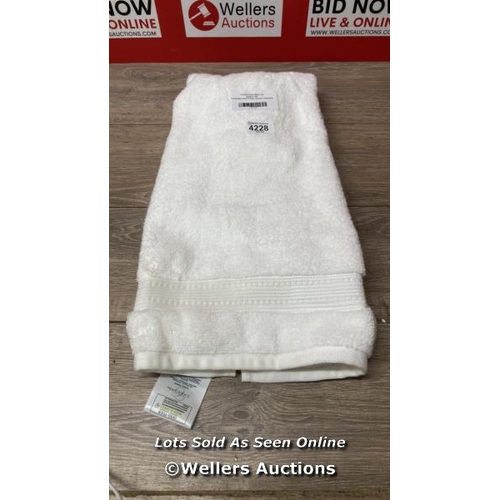 4228 - CHARISMA HAND TOWEL (WHITE / 50X90CM) / MINIMAL SIGNS OF USE / B22