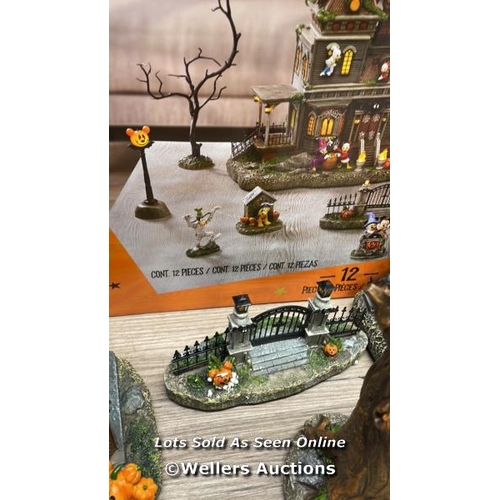 4268 - DISNEY HALLOWEEN SET / SEE IMAGES / MINIMAL, IF ANY SIGNS OF USE / C25