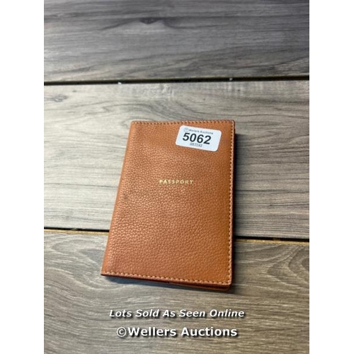 5062 - JOHN LEWIS PASSPORT CASE / NEW