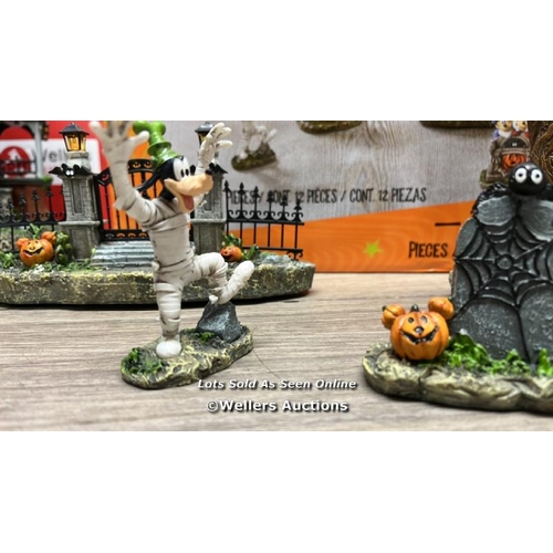 4267 - DISNEY HALLOWEEN SET / SEE IMAGES / MINIMAL, IF ANY SIGNS OF USE / C25