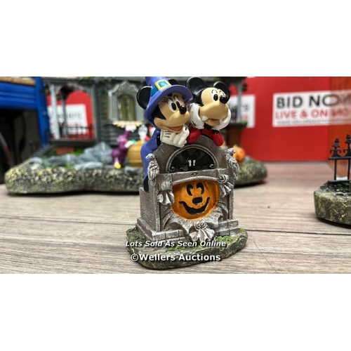 4267 - DISNEY HALLOWEEN SET / SEE IMAGES / MINIMAL, IF ANY SIGNS OF USE / C25