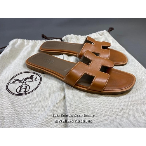 9507 - HERMES PRE-OWNED LEATHER MULES SIZE 38