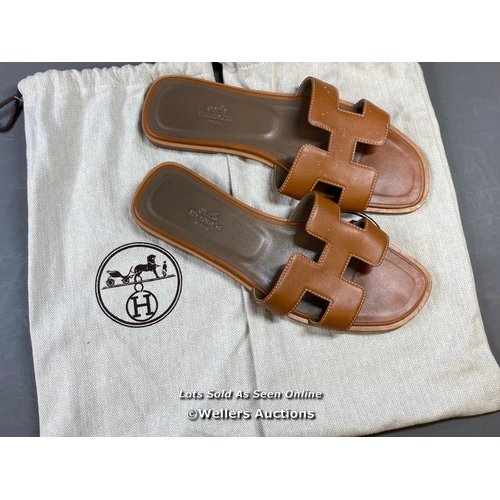 9507 - HERMES PRE-OWNED LEATHER MULES SIZE 38