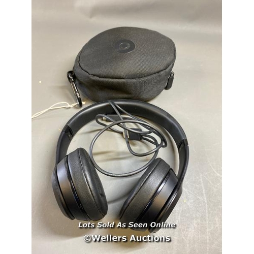 9626 - APPLE BEATS SOLO 3 HEADPHONES MODEL A1796 INCL. CASE