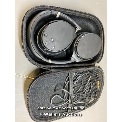 9627 - SRHYTHM HEADPHONES INCL. CASE