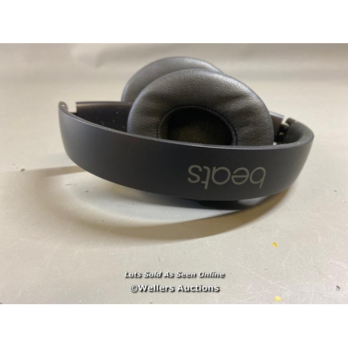 9629 - APPLE BEATS SOLO 3 HEADPHONES MODEL A1796 INCL. CASE