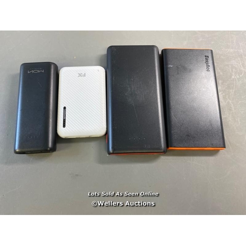 9652 - X4 POWER BANKS INCL. FX AND MON