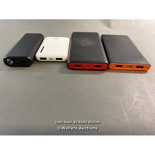 9652 - X4 POWER BANKS INCL. FX AND MON