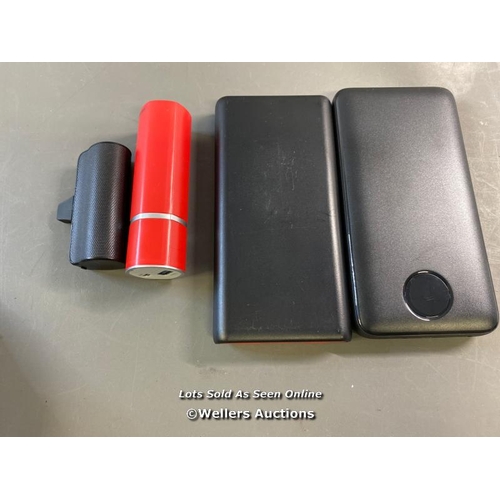 9654 - X4 POWER BANKS INCL. POWERADD AND IWALK