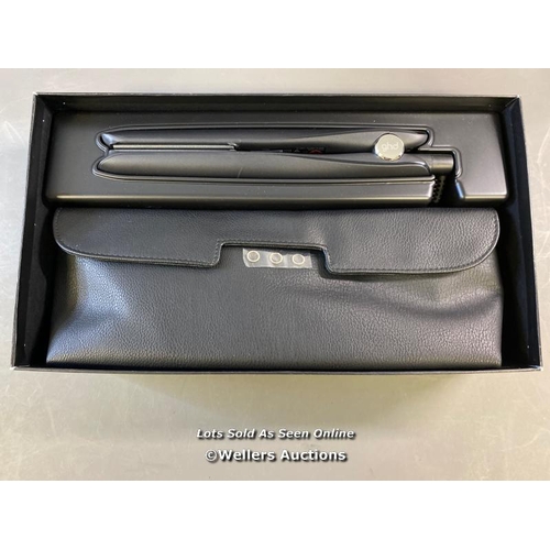 9674 - GHD GOLD PROFESSIONAL ADVANCED STYLER GIFT SET WITH A PADDLE BRUSH AND A HEAT RESISTANT BAG