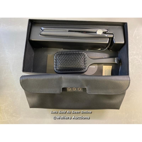 9674 - GHD GOLD PROFESSIONAL ADVANCED STYLER GIFT SET WITH A PADDLE BRUSH AND A HEAT RESISTANT BAG